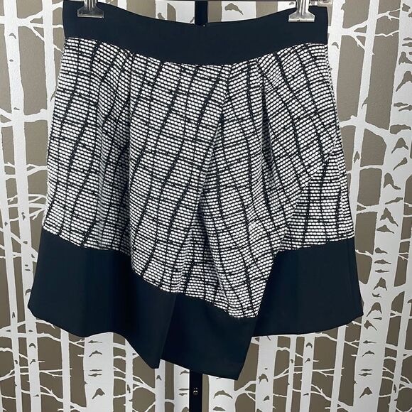 Banana Republic Black & White Jacquard Knit Asymmetrical Crossover Mini Skirt si - Picture 1 of 6